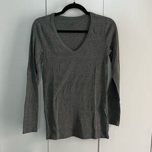GAP Maternity Gray Long-Sleeve V-Neck Tee